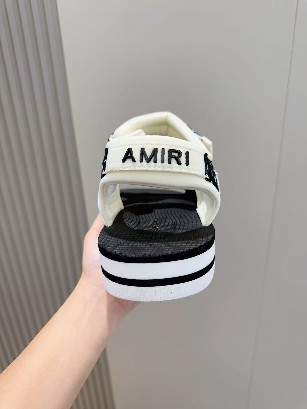 Ami slippers