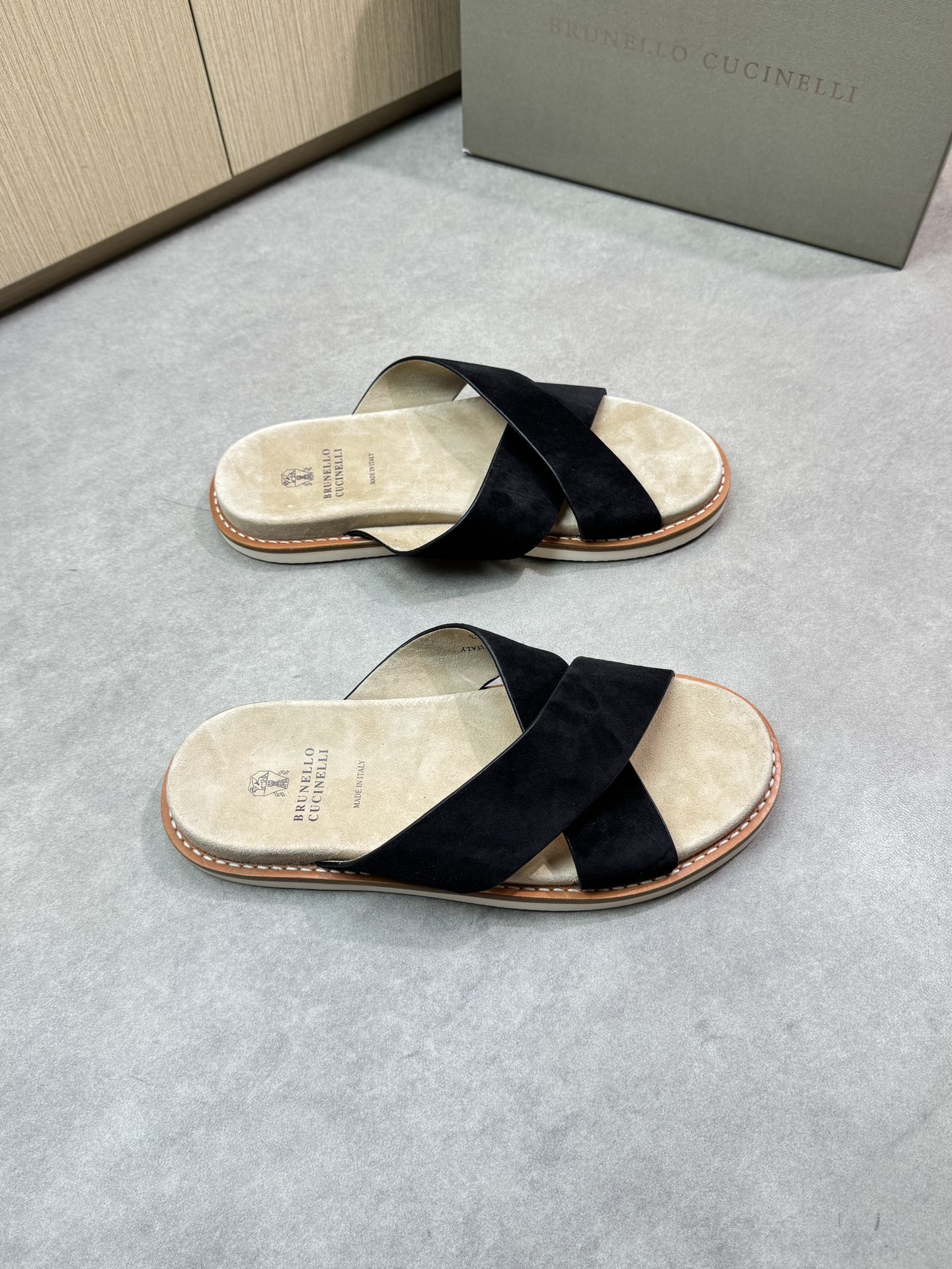 Brunello 25ss leather slippers