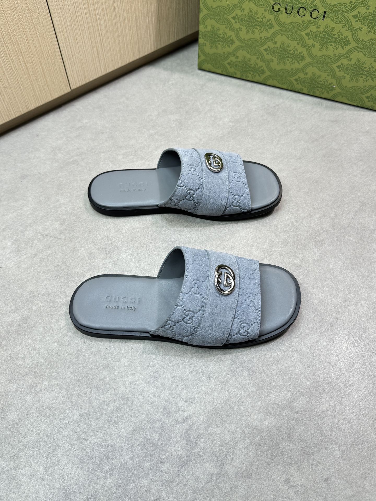Guc 25ss leather slippers