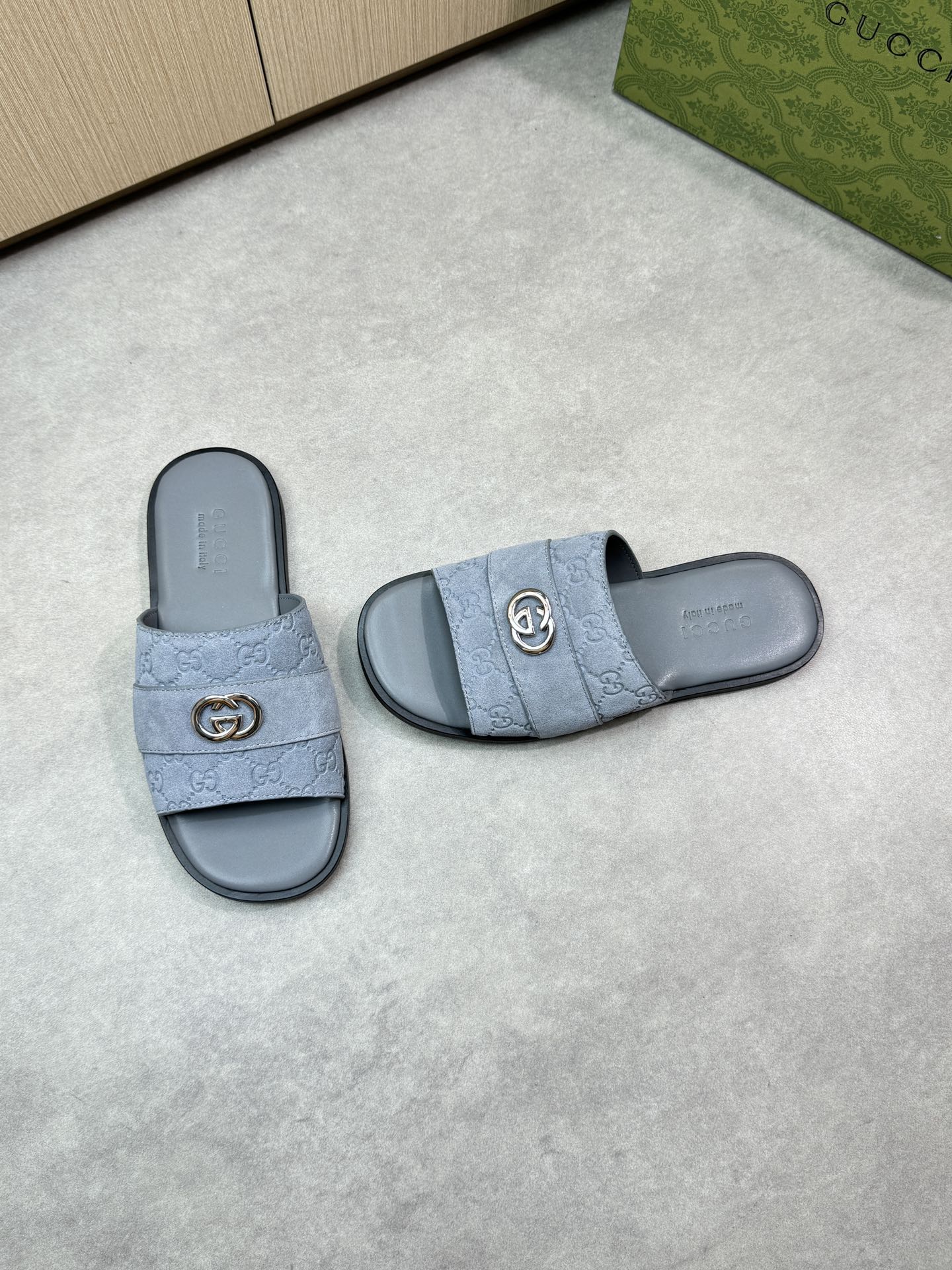 Guc 25ss leather slippers