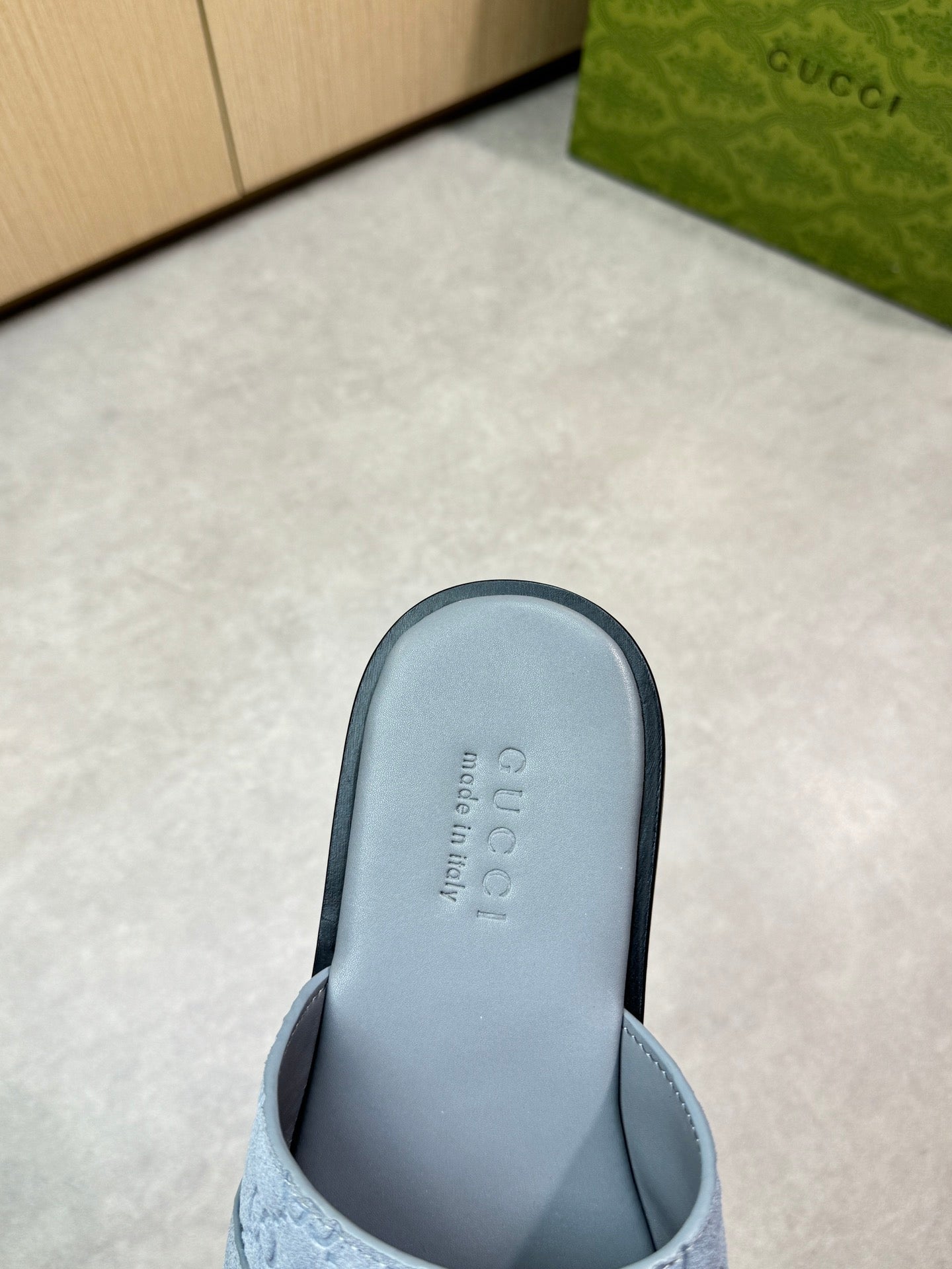 Guc 25ss leather slippers