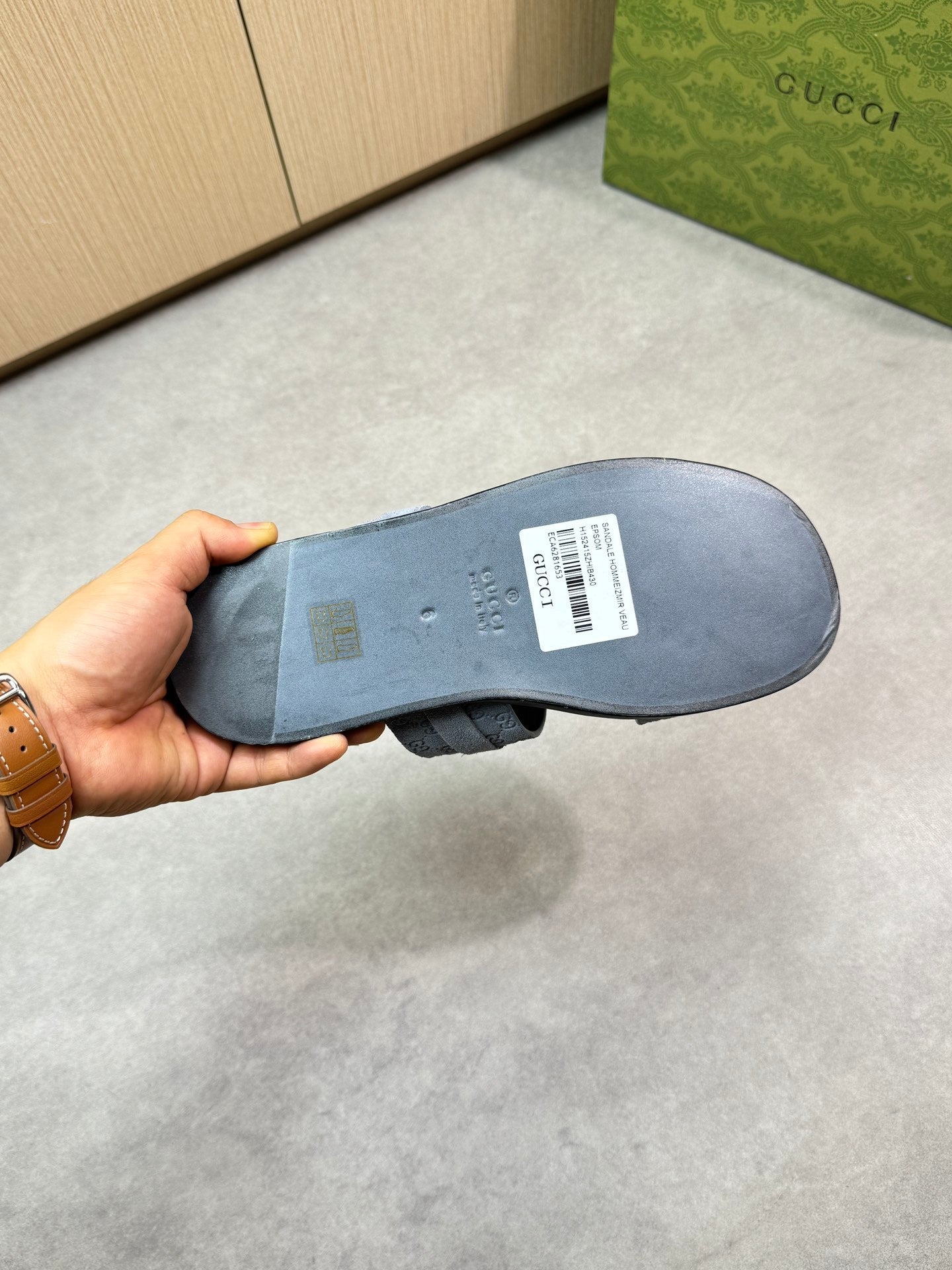 guc 25ss leather slippers