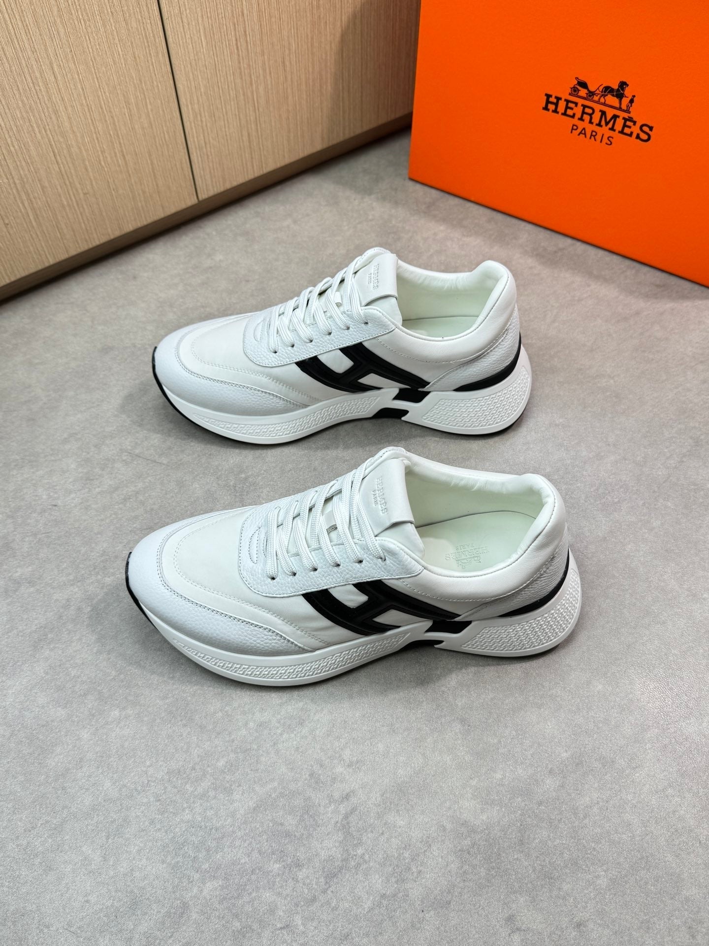 Herm leather sneaker