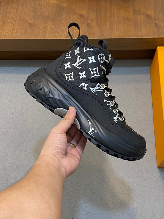 Louis discover sneakers