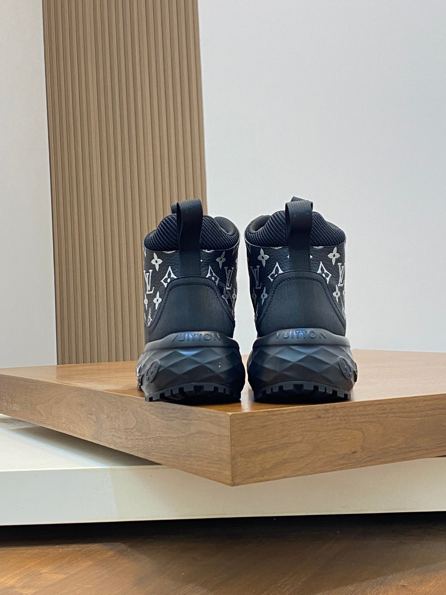 Louis discover sneakers