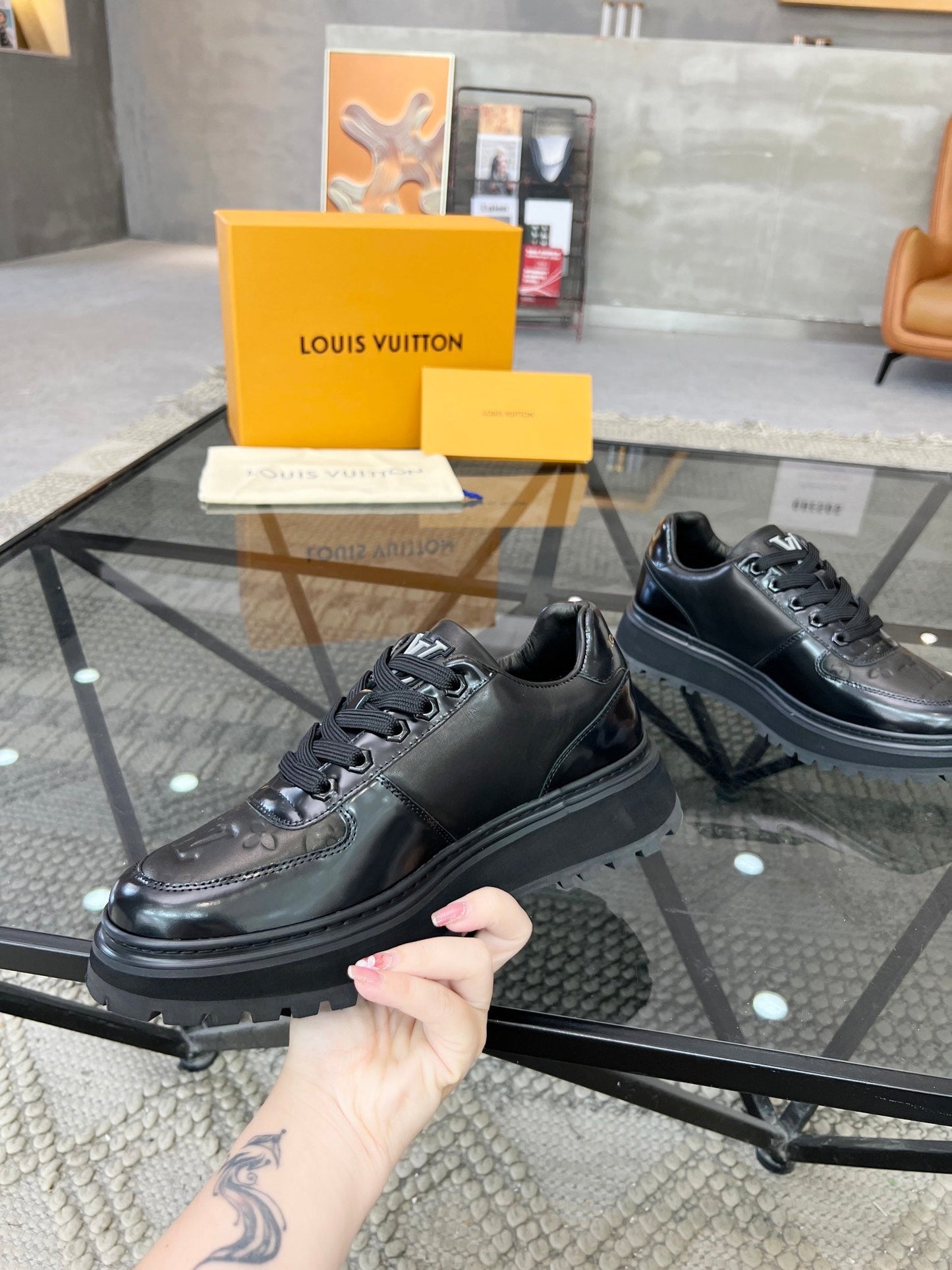 Louis leather sneaker