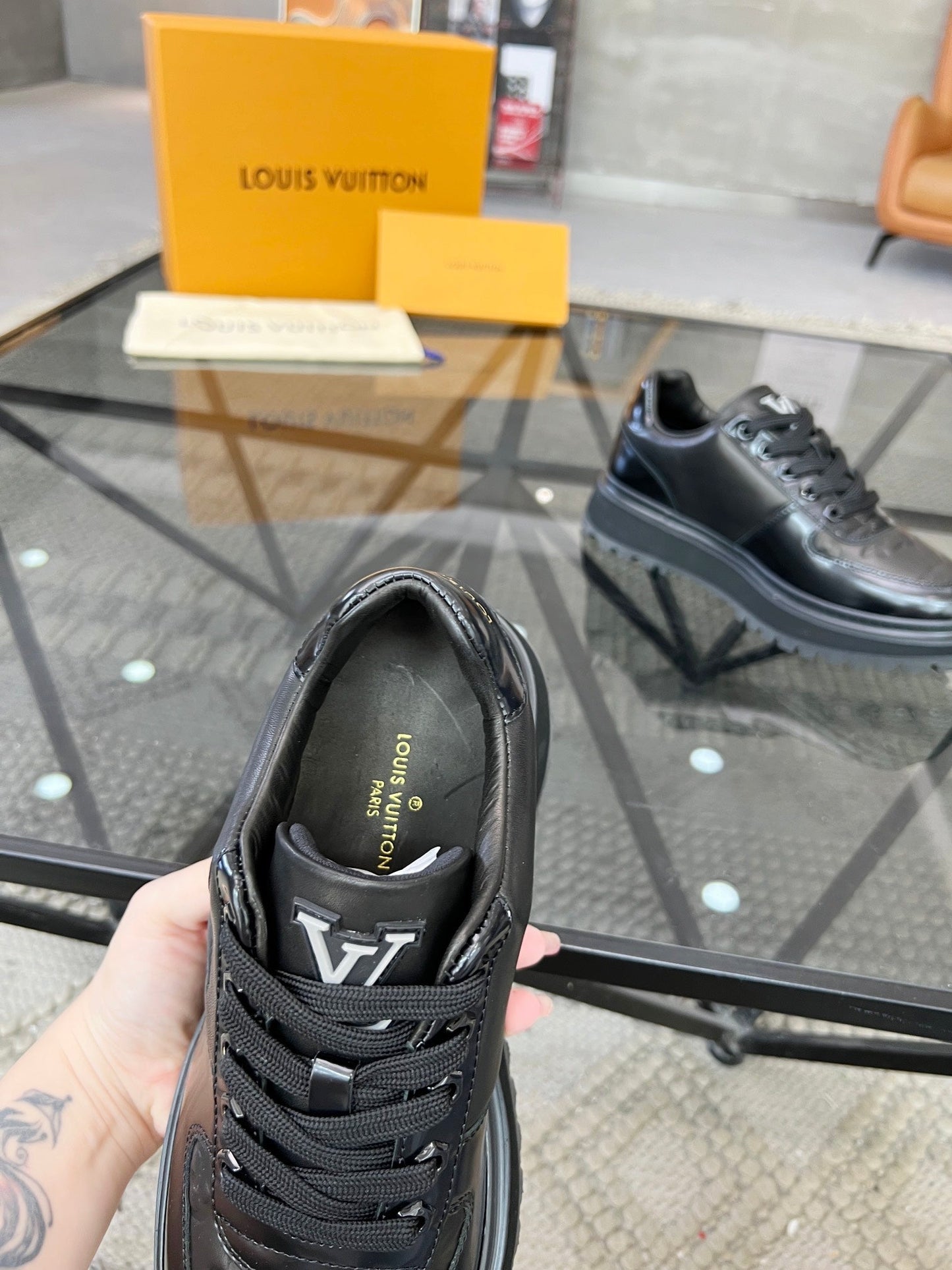 Louis leather sneaker