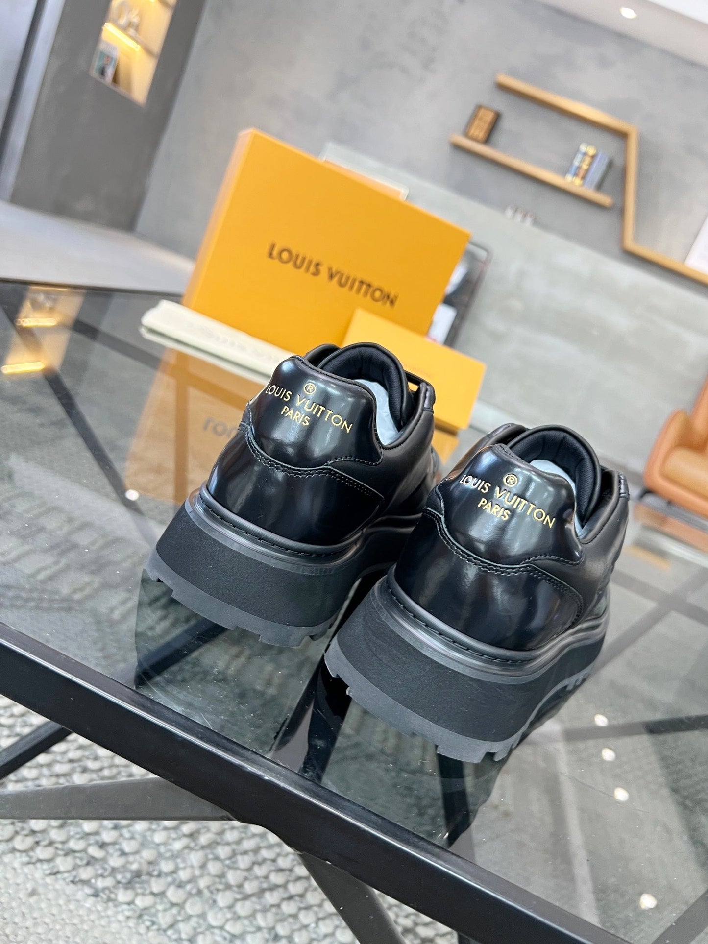 Louis leather sneaker