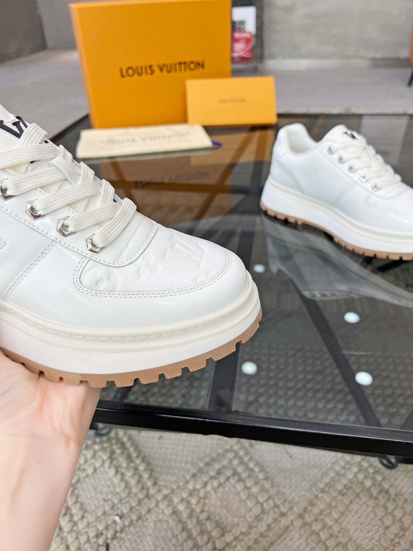 Louis leather sneaker