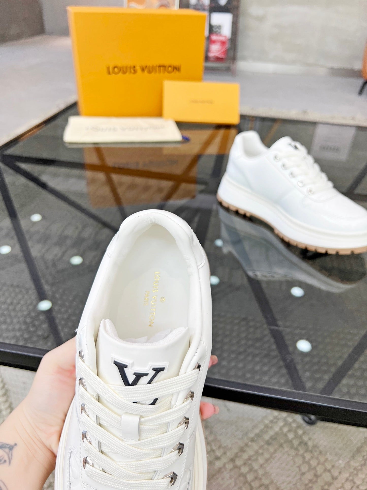 Louis leather sneaker