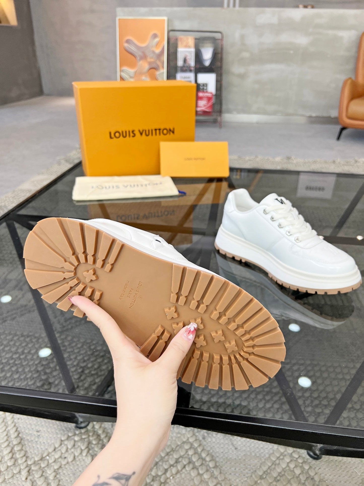 Louis leather sneaker