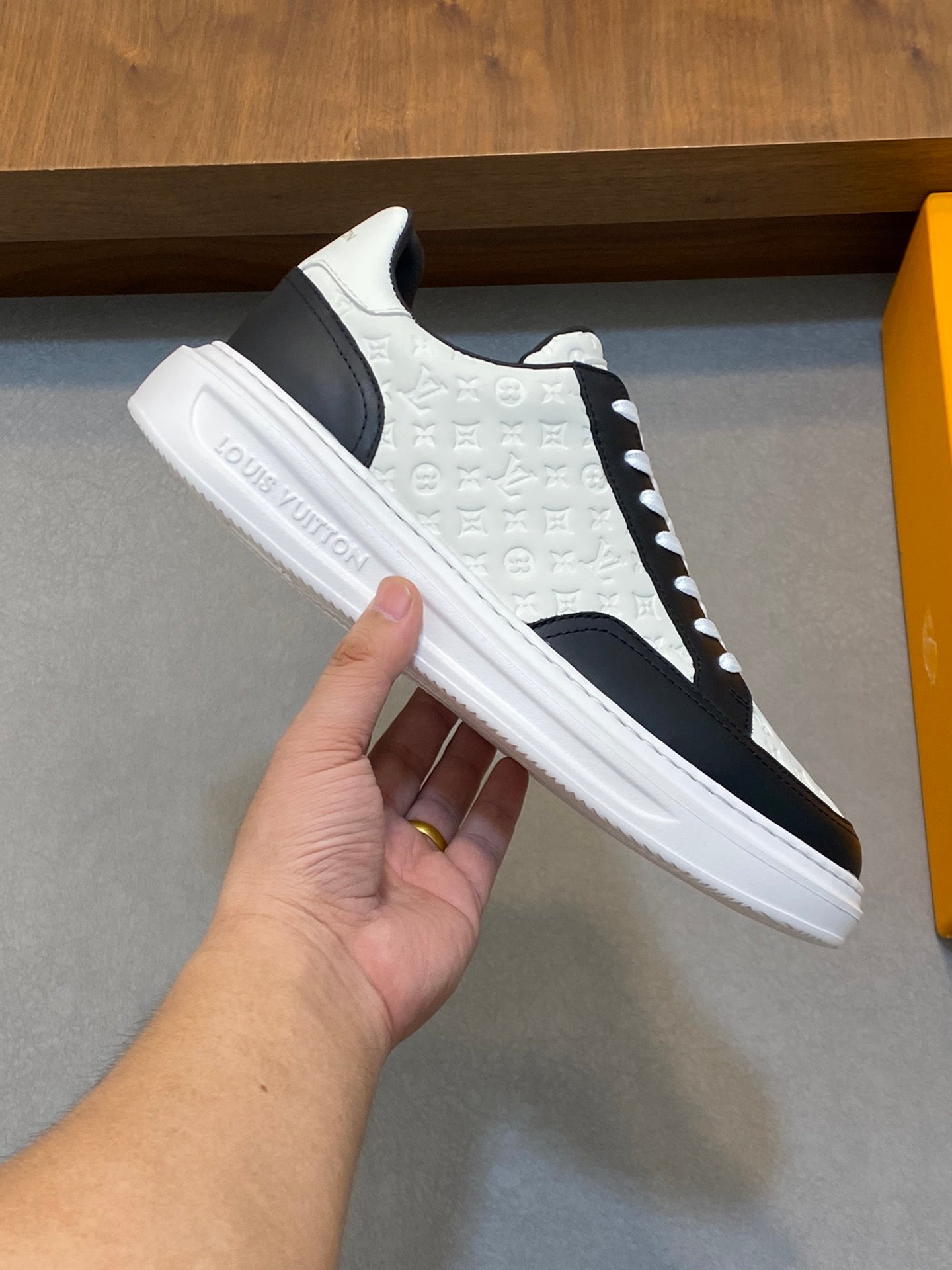 Louis leather sneaker