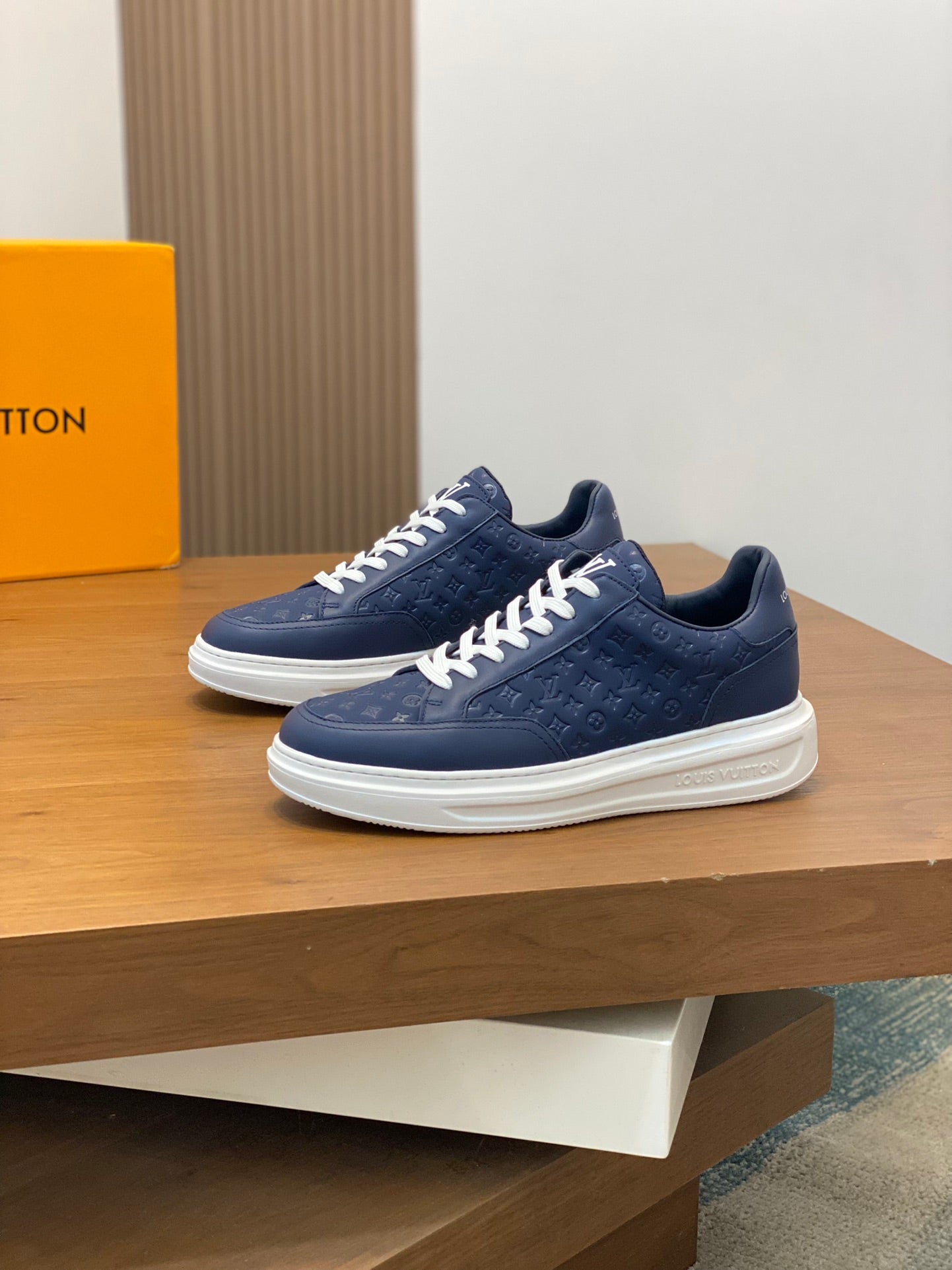 Louis leather sneaker