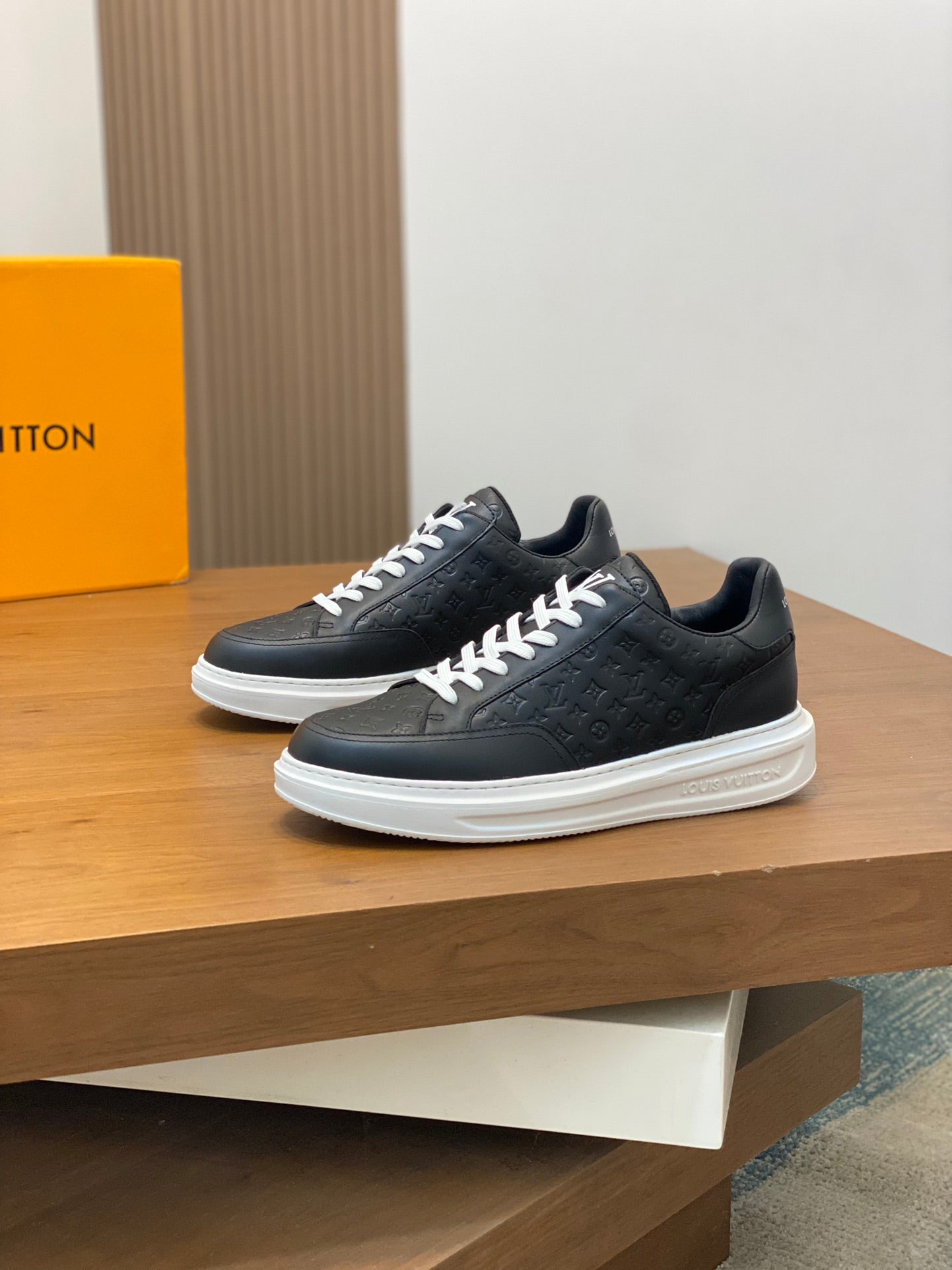 Louis leather sneaker