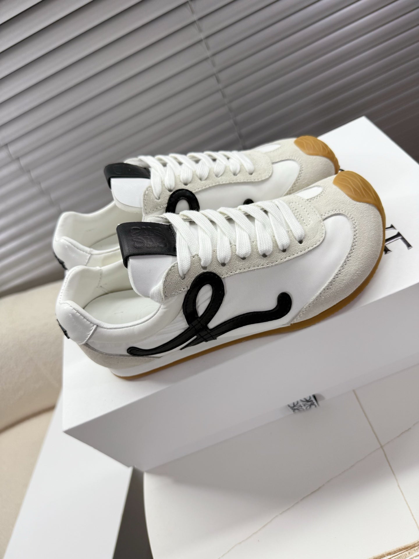 Loe 25fw all-match shoe