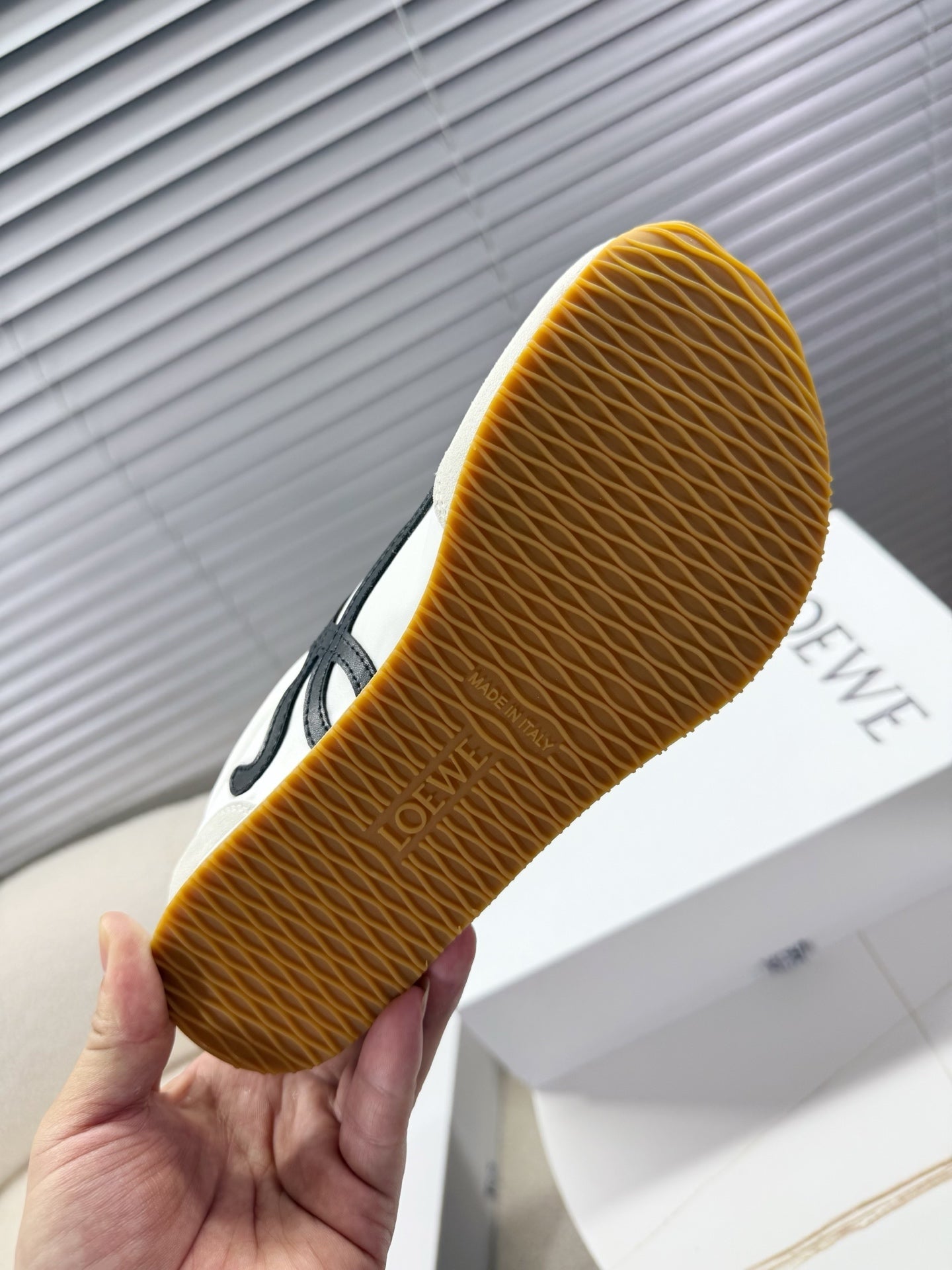 Loe 25fw all-match shoe