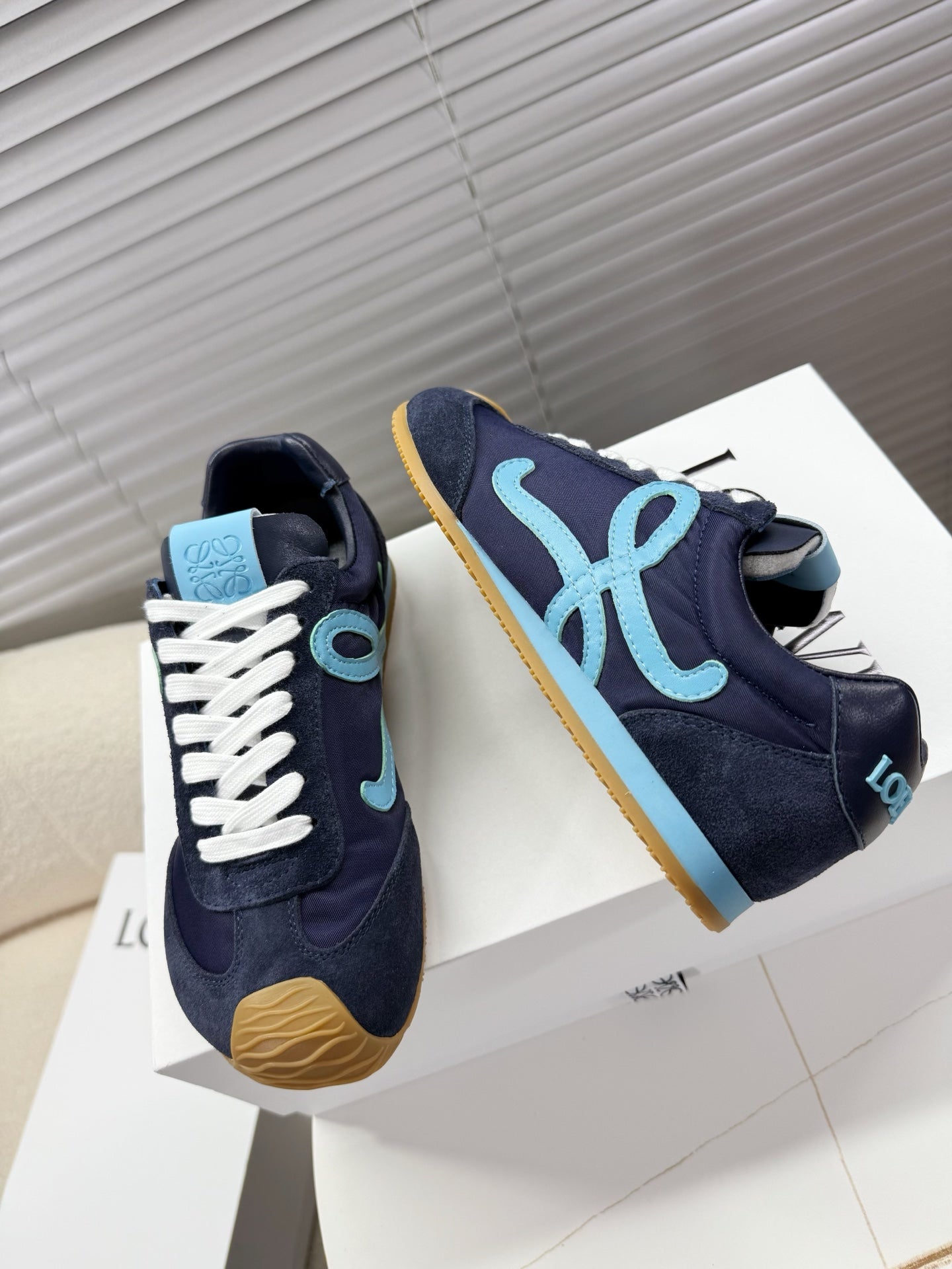 Loe 25fw all-match shoe