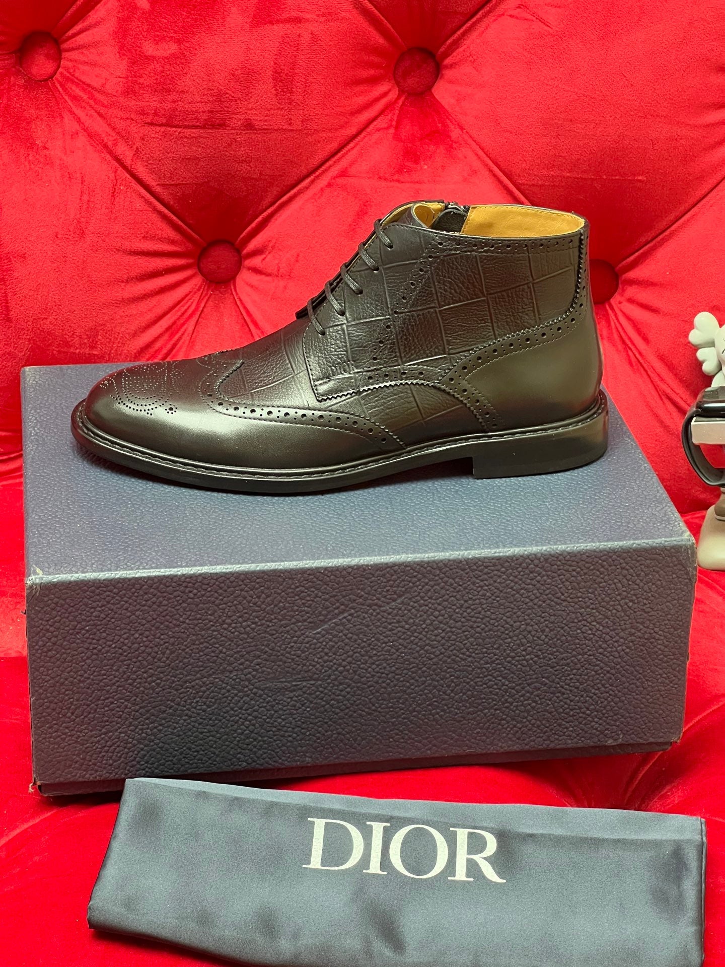 CD leather shoes
