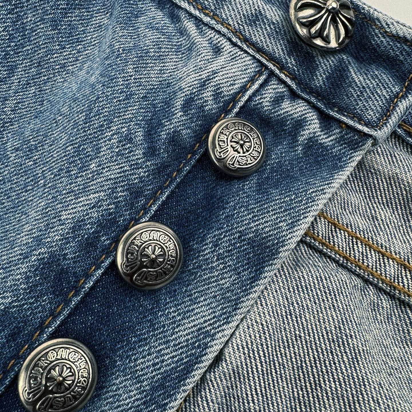 Chrome logo patch jeans